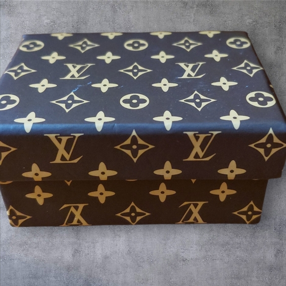 A Modern Look at Keyring/Bagcharm Fashion W/t Box ( Great Gift) - Picture 3 of 4